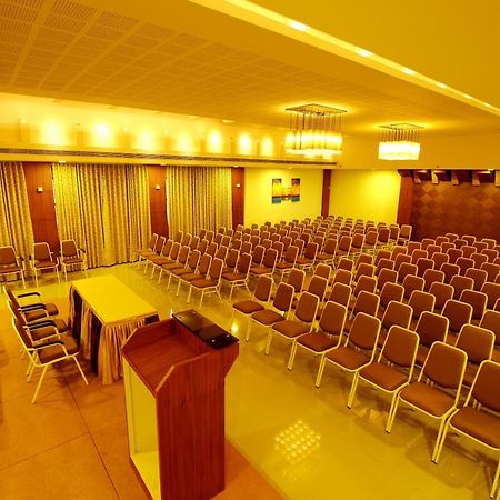 Hotel Hillway Park โกลลัม ภายนอก รูปภาพ