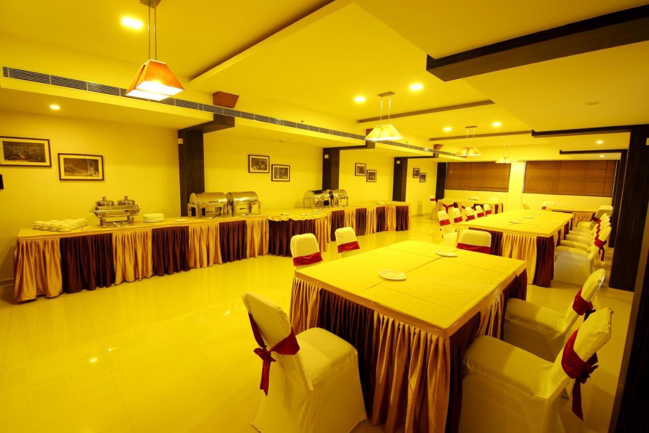 Hotel Hillway Park โกลลัม ภายนอก รูปภาพ