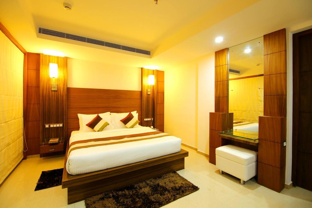 Hotel Hillway Park โกลลัม ภายนอก รูปภาพ
