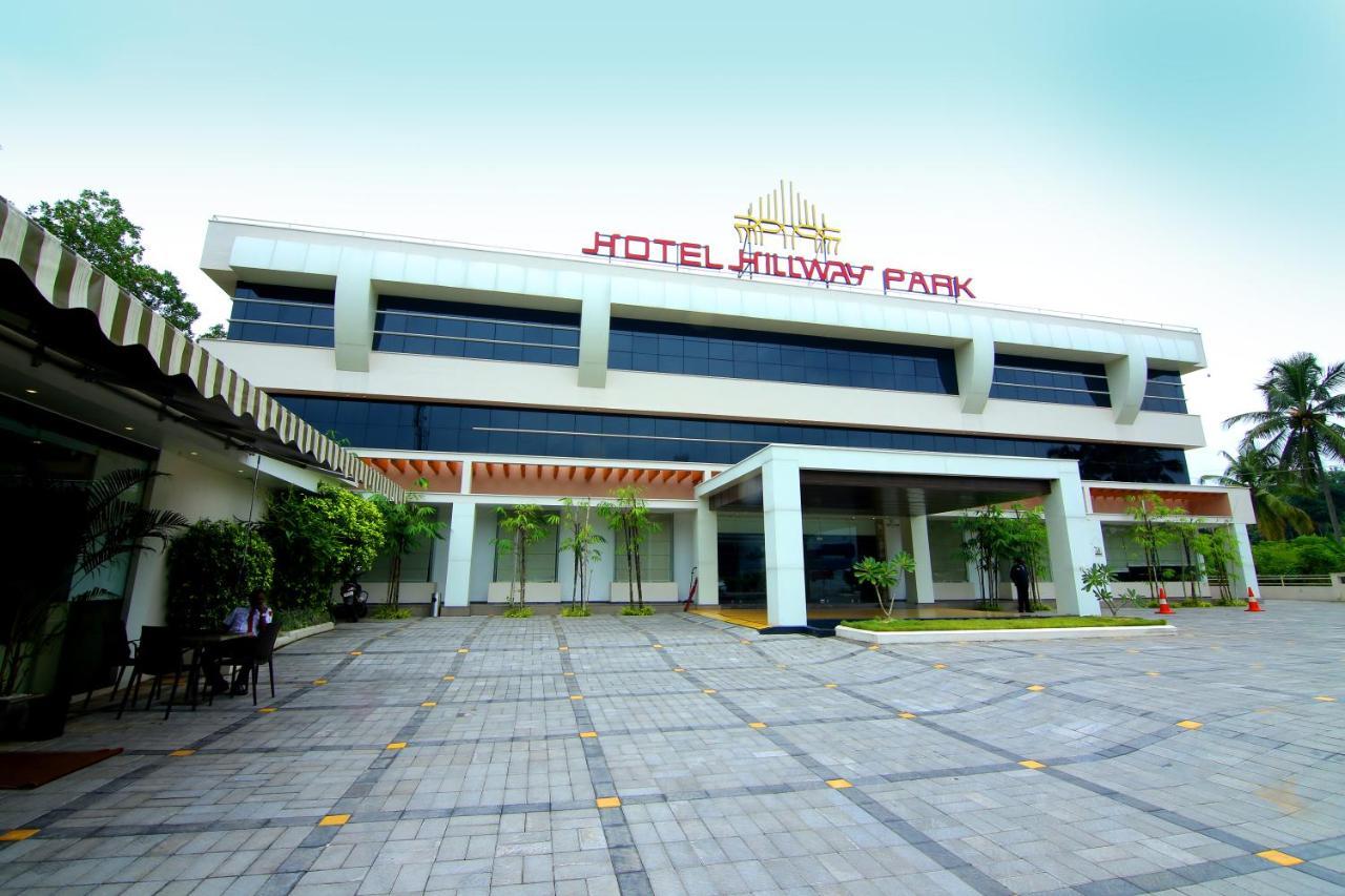 Hotel Hillway Park โกลลัม ภายนอก รูปภาพ