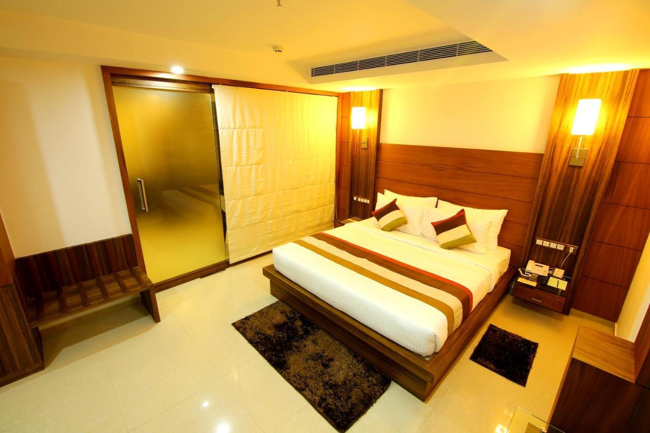 Hotel Hillway Park โกลลัม ภายนอก รูปภาพ