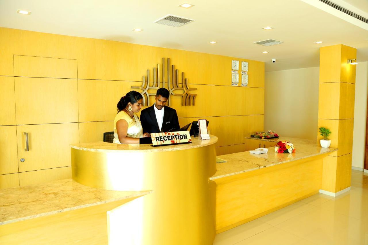 Hotel Hillway Park โกลลัม ภายนอก รูปภาพ
