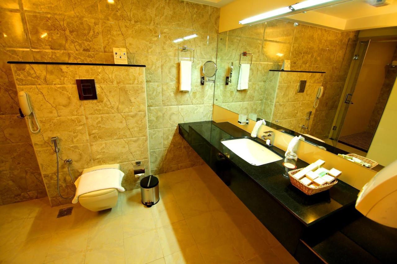 Hotel Hillway Park โกลลัม ภายนอก รูปภาพ