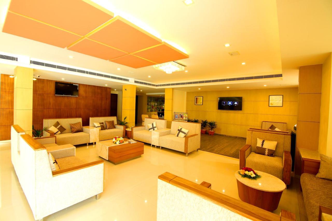 Hotel Hillway Park โกลลัม ภายนอก รูปภาพ
