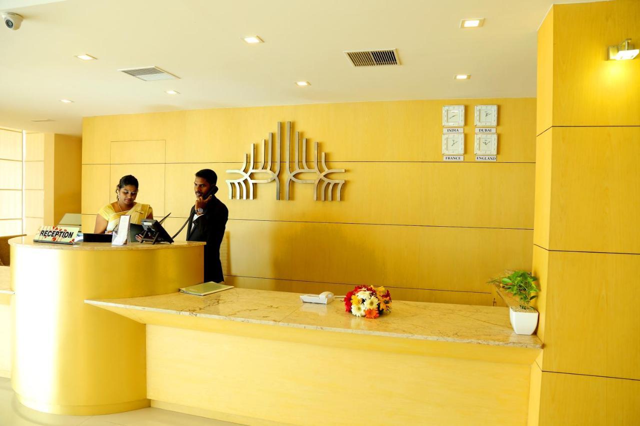 Hotel Hillway Park โกลลัม ภายนอก รูปภาพ