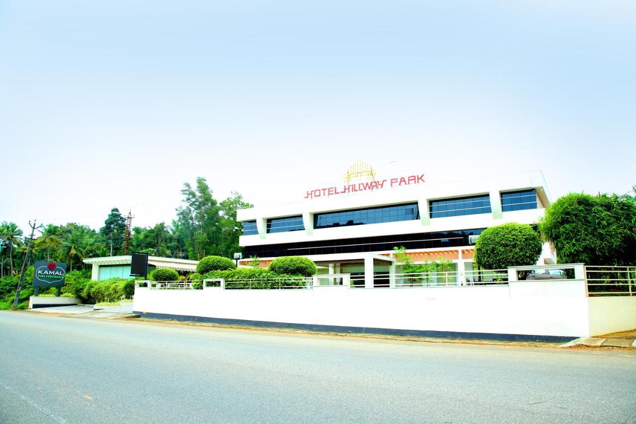 Hotel Hillway Park โกลลัม ภายนอก รูปภาพ