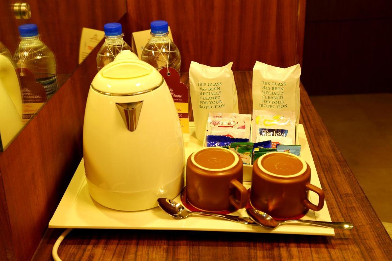 Hotel Hillway Park โกลลัม ภายนอก รูปภาพ