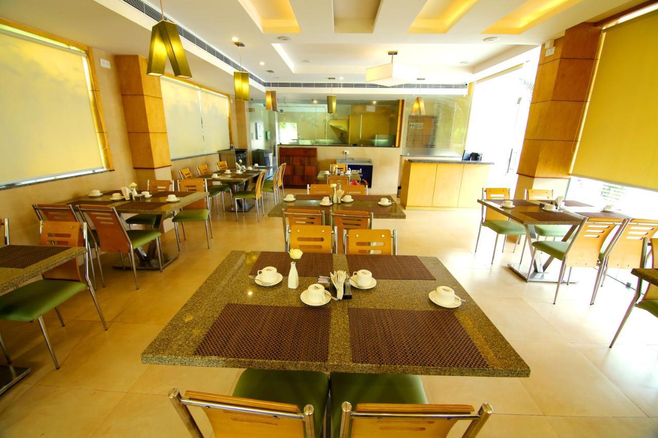 Hotel Hillway Park โกลลัม ภายนอก รูปภาพ