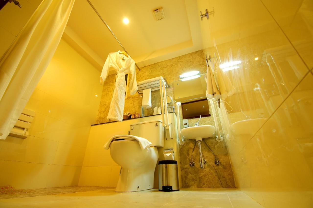 Hotel Hillway Park โกลลัม ภายนอก รูปภาพ