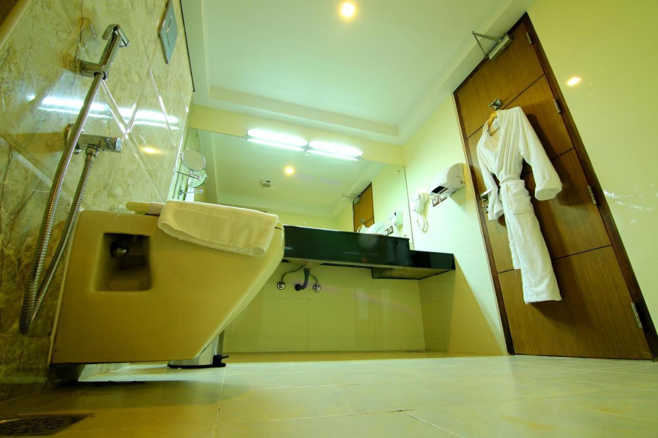Hotel Hillway Park โกลลัม ภายนอก รูปภาพ