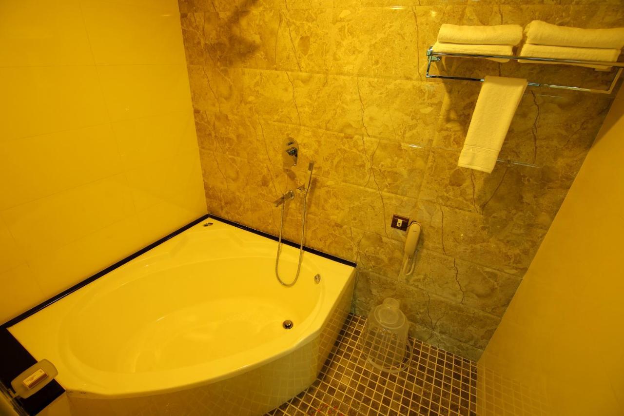 Hotel Hillway Park โกลลัม ภายนอก รูปภาพ